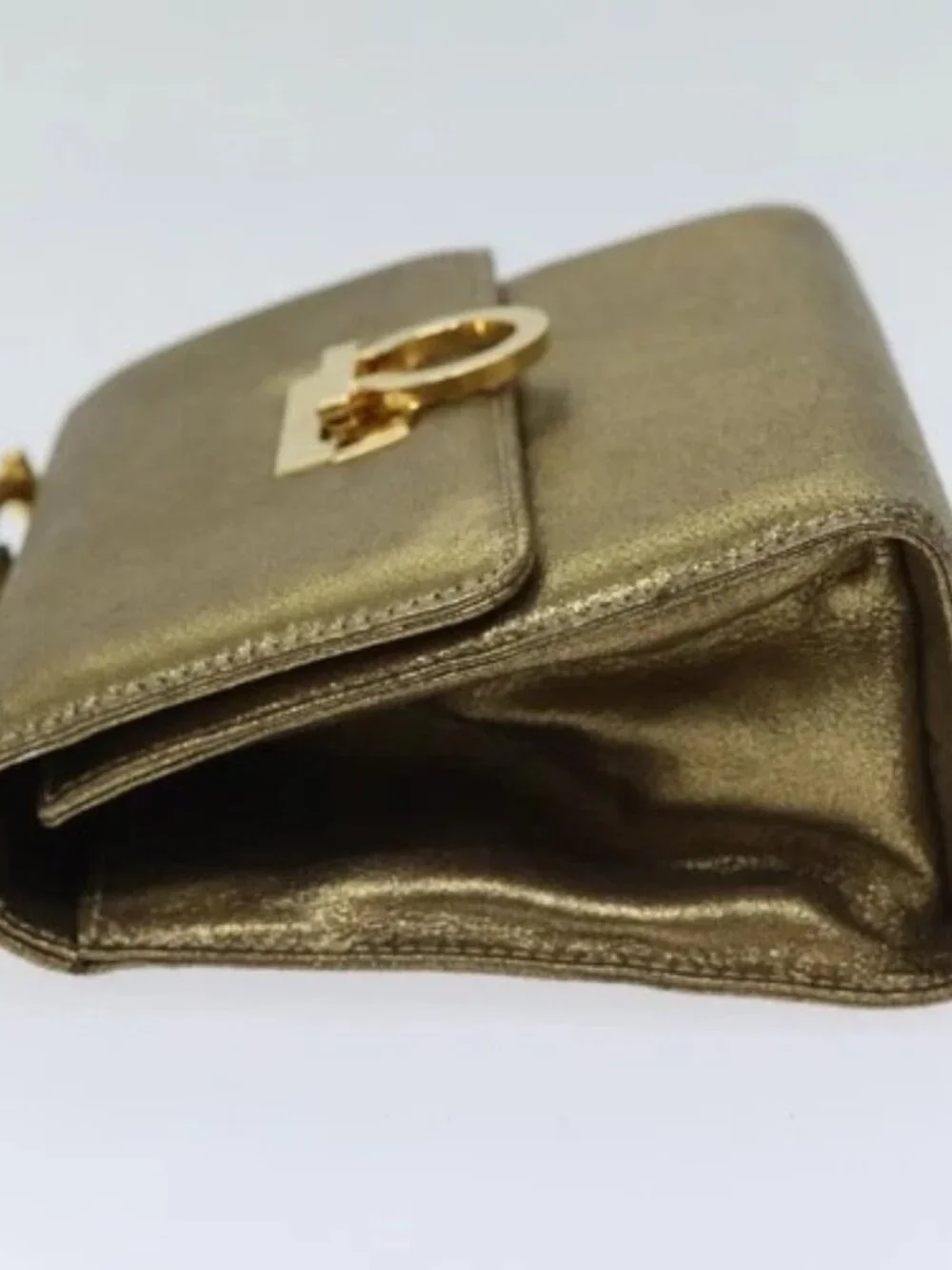Salvatore Ferragamo Gancini Shoulder Bag Leather Gold Auth hk1653